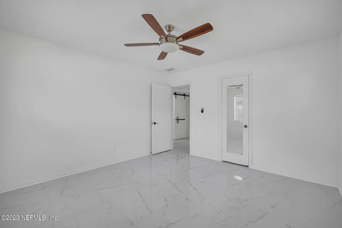 Photo of 2233 MAPLE LEAF Drive E