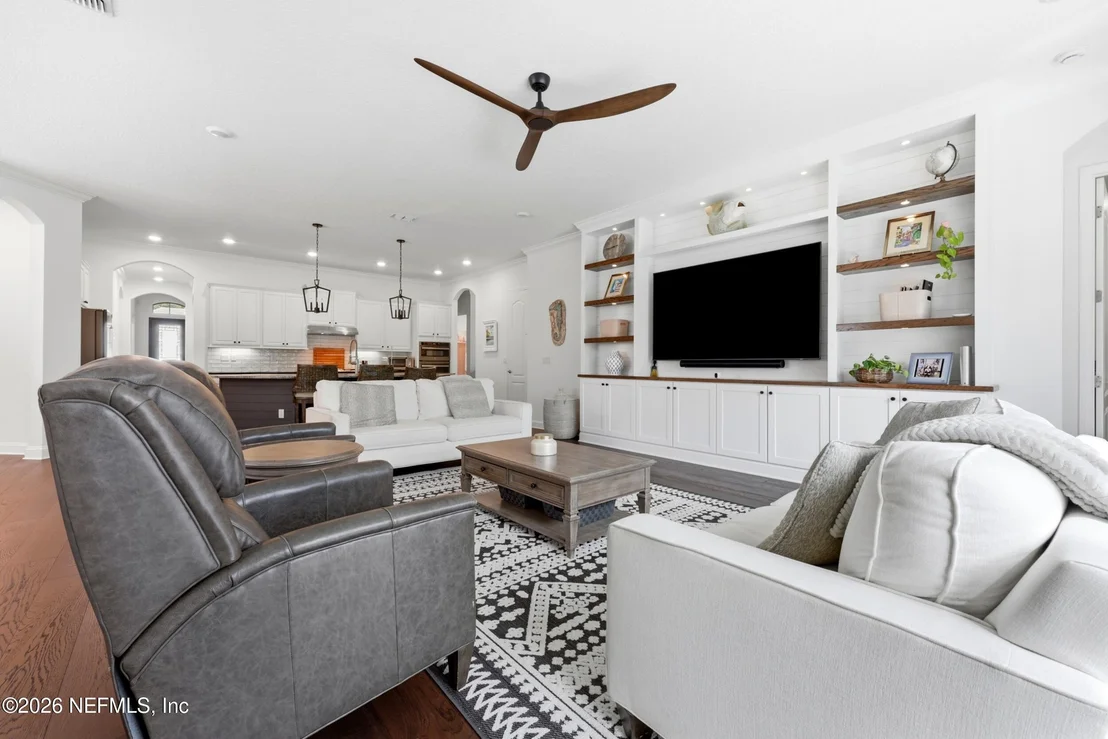 Photo of 383 MEDIO Drive