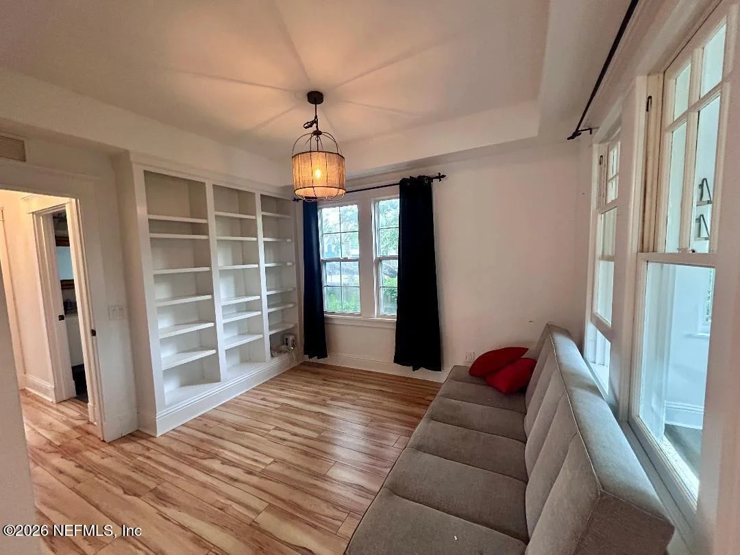 Photo of 32 E PARK Avenue