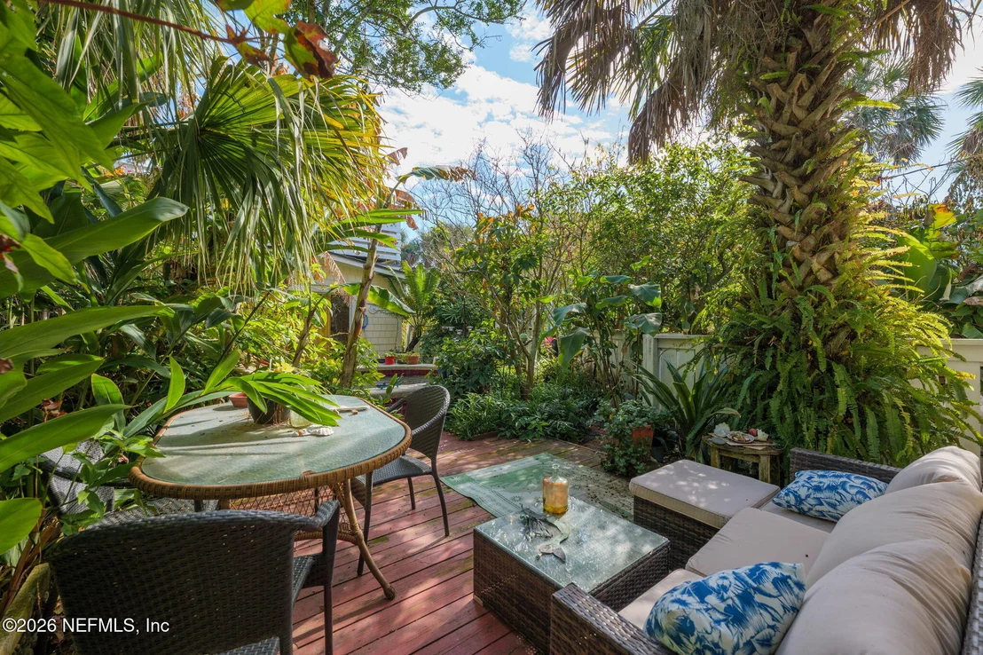Photo of 211 BEACH Avenue