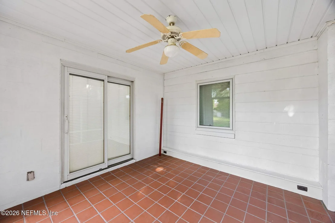 Photo of 930 RIVER Road