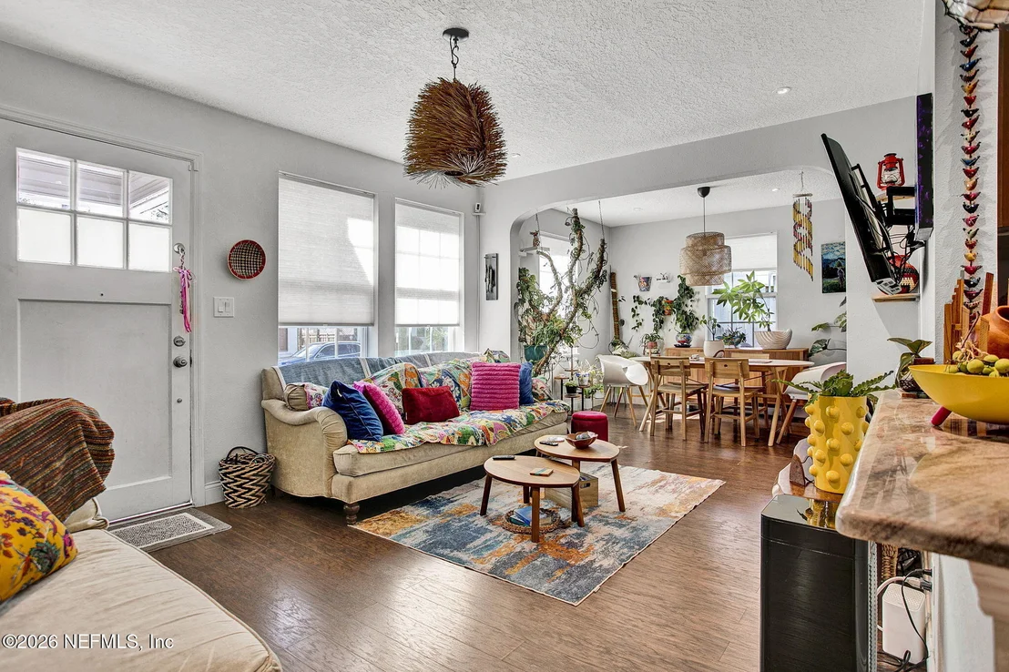 Photo of 1327 MACARTHUR Street