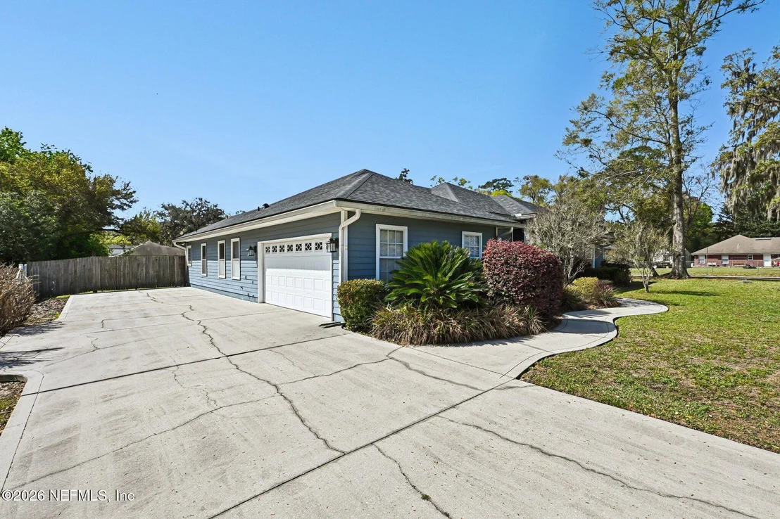 Photo of 450 RALPH Street