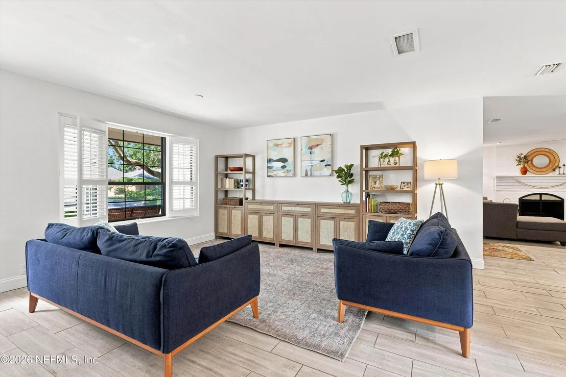 Photo of 1347 REDBUD Lane