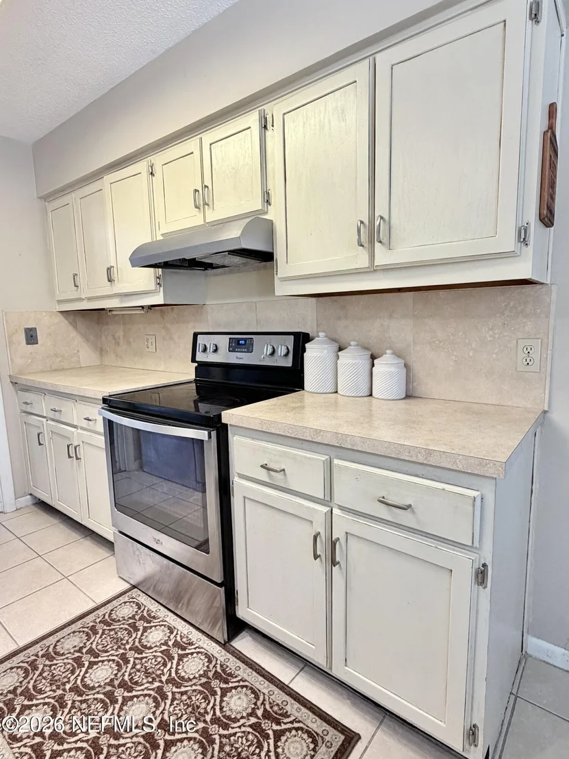 Photo of 2857 BEAUCLERC Road