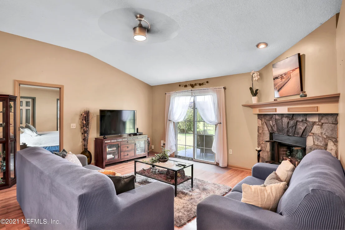 Photo of 3133 VERONICA Avenue