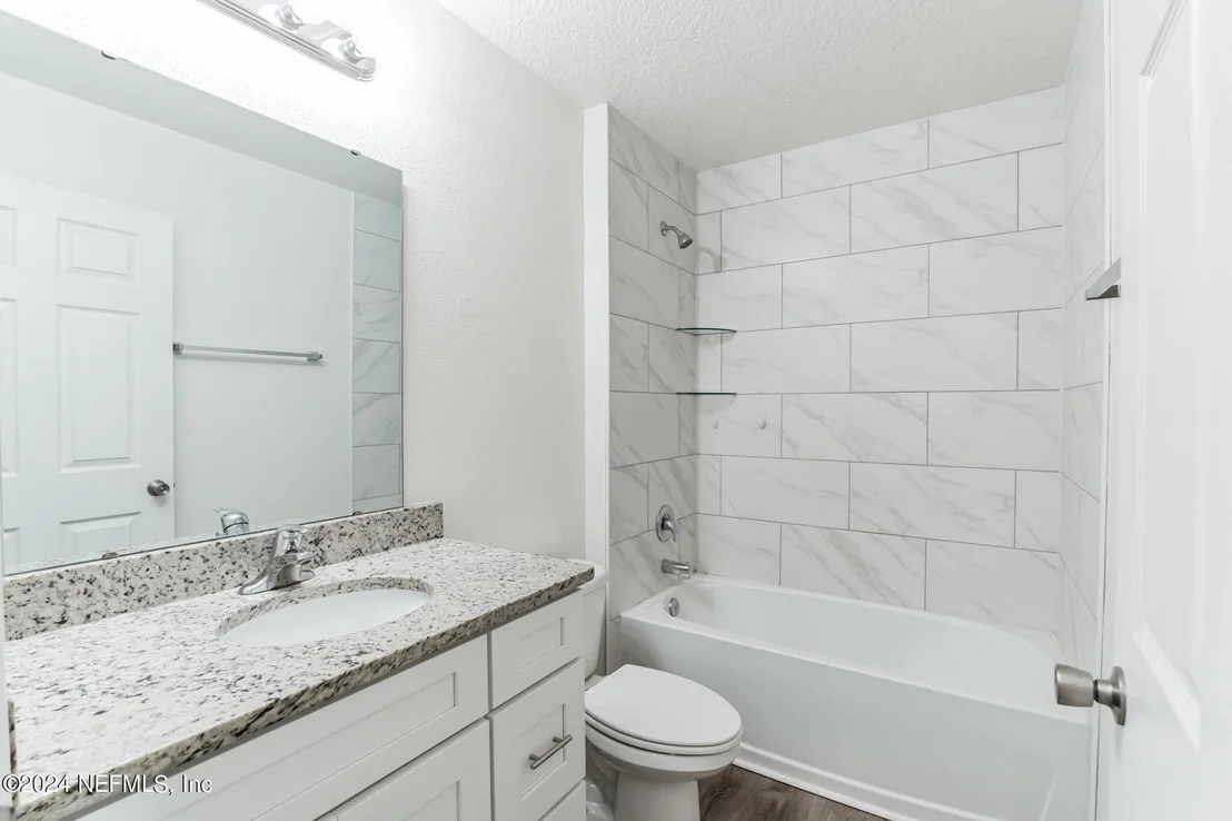 Photo of 908 W 9TH Street