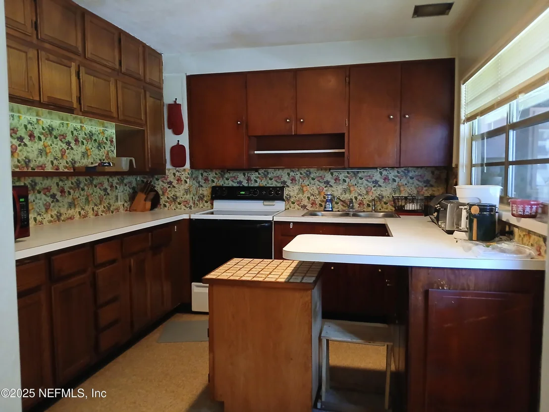 Photo of 2484 PEACH Drive