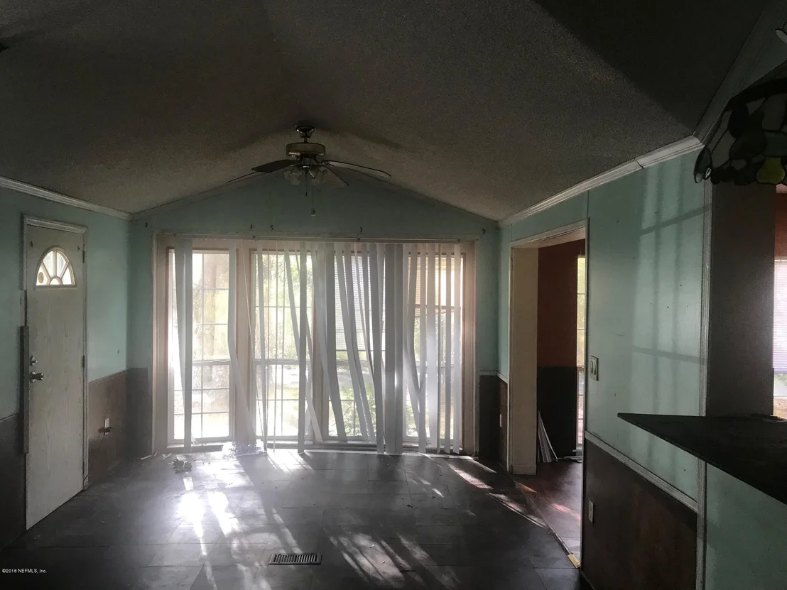 Photo of 627 PINEBROOK Drive E