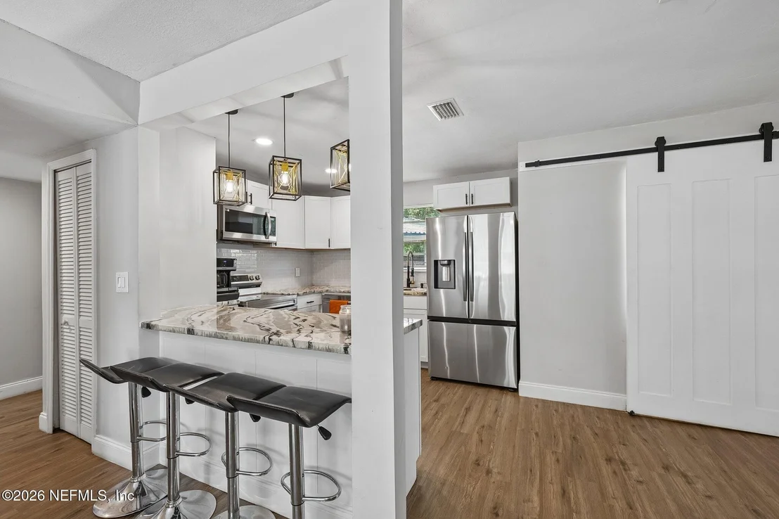 Photo of 5121 DUNSTAN Road