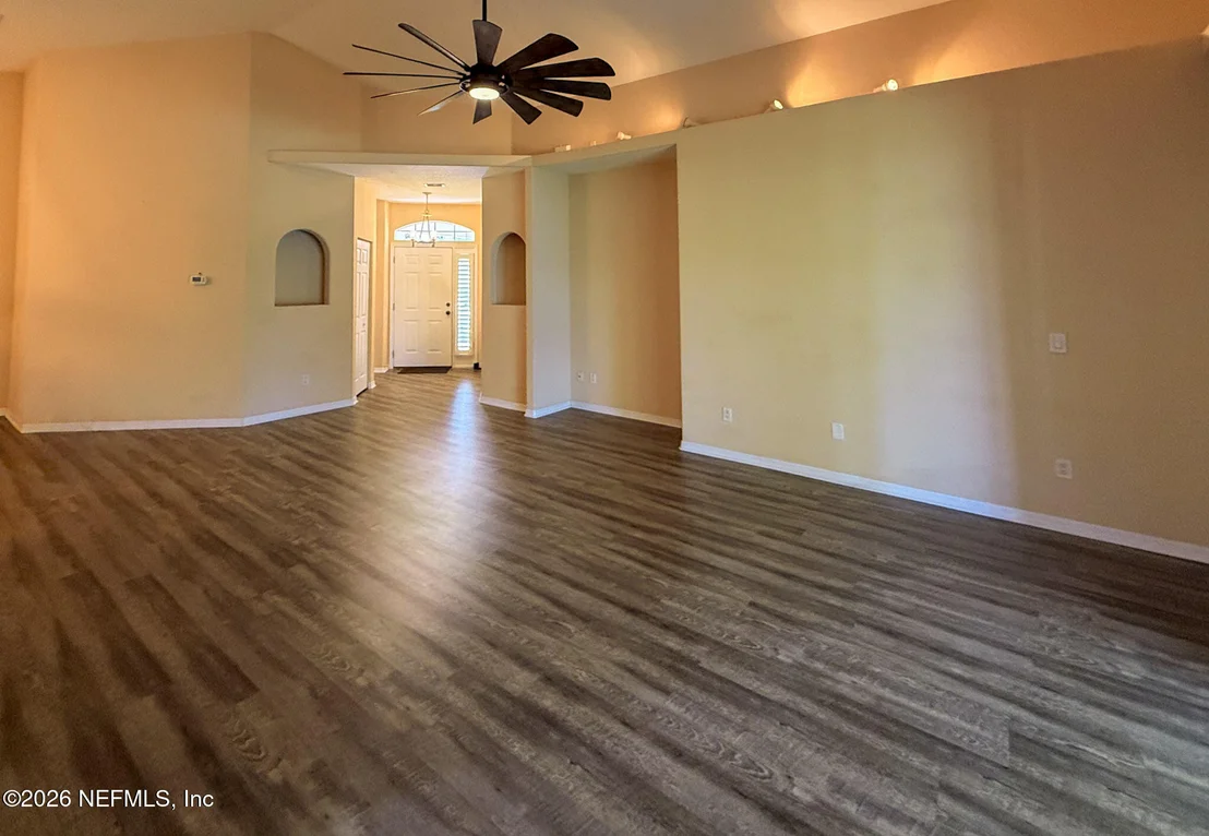 Photo of 5 ROYALE Lane