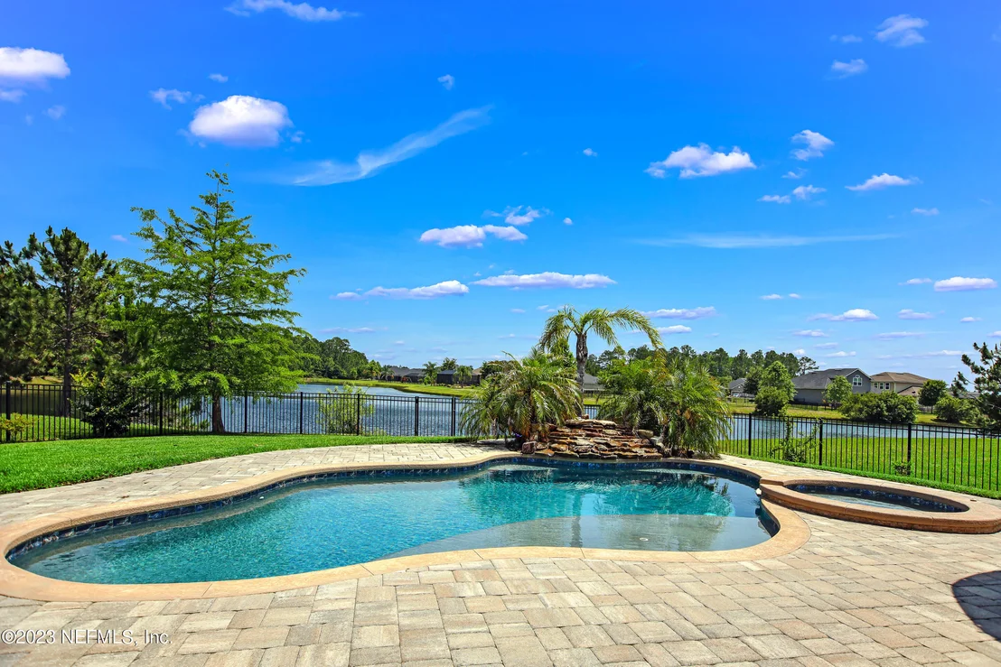 Photo of 140 CEDARSTONE Way