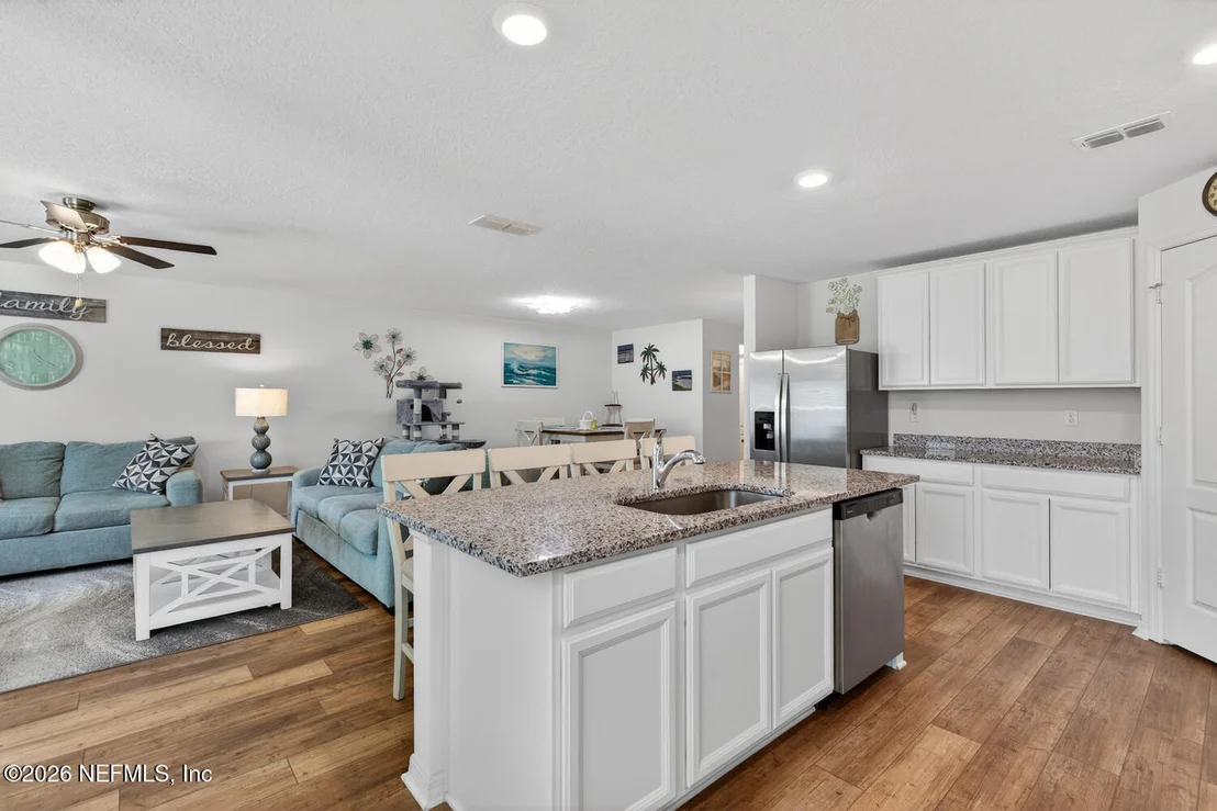 Photo of 2 RADIUM Lane