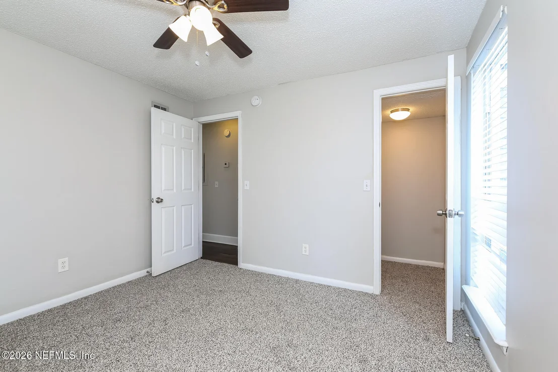 Photo of 2437 OAKVIEW Drive