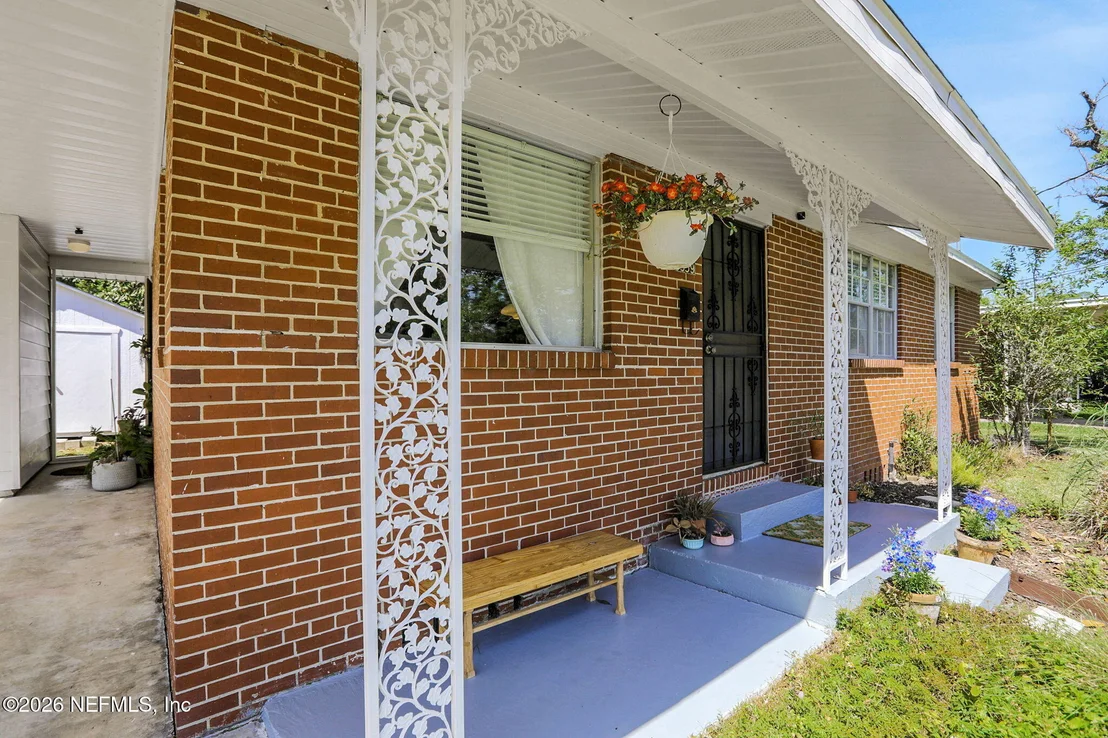 Photo of 5359 ROYCE Avenue