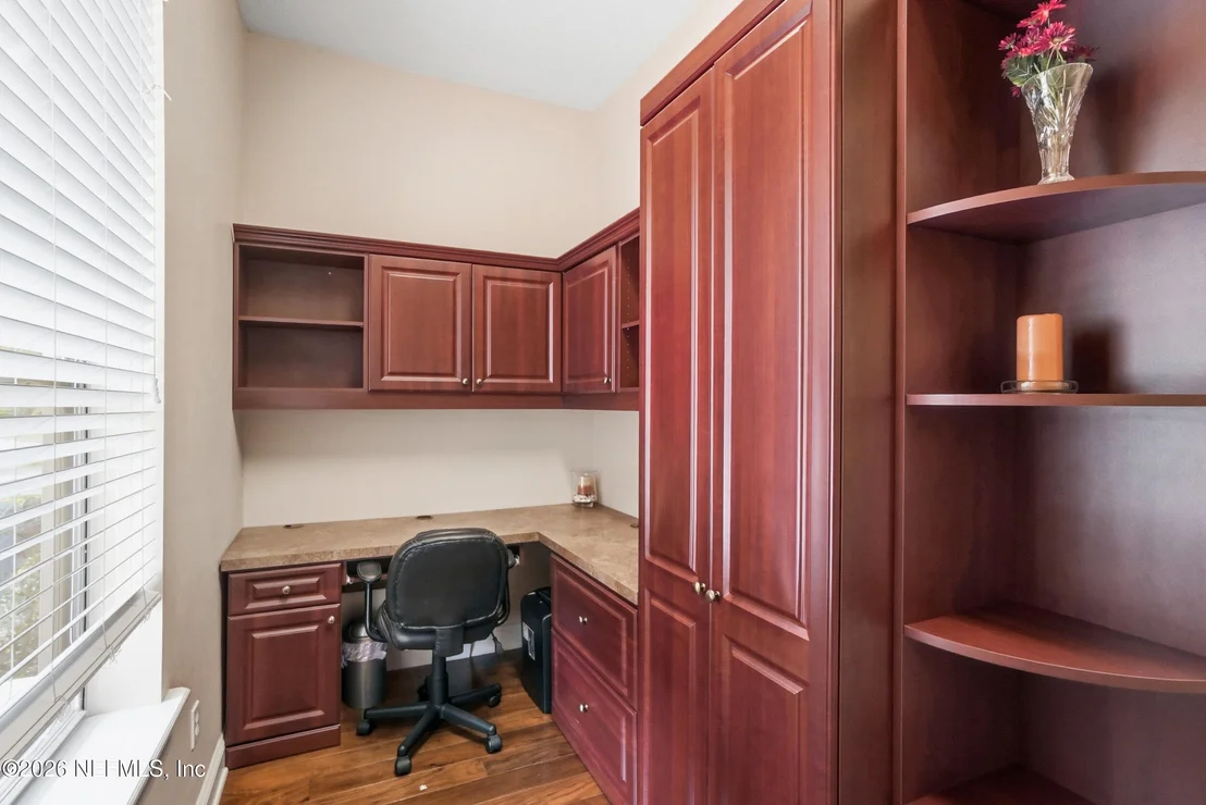 Photo of 907 BROOKHAVEN Drive