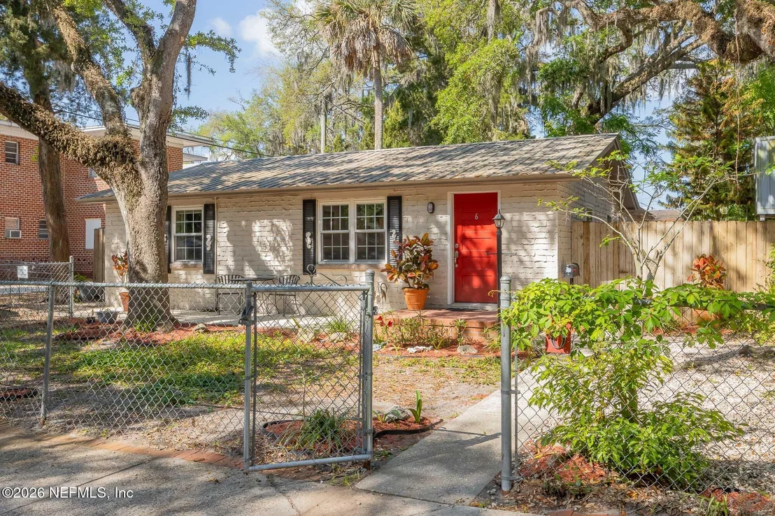 Photo of 6 DOUGLAS Avenue