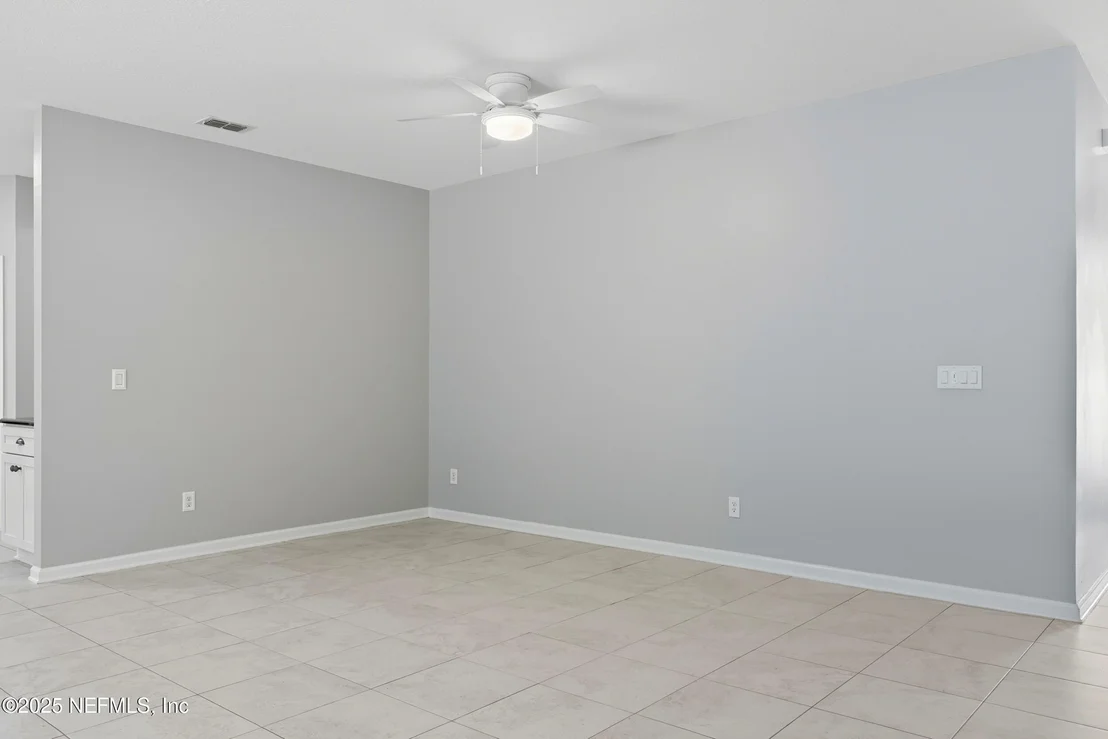 Photo of 96072 BREEZEWAY Court