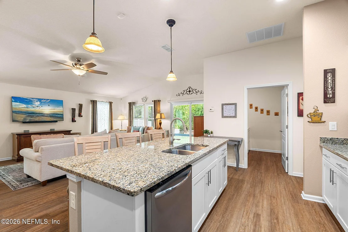 Photo of 332 PALACE Drive
