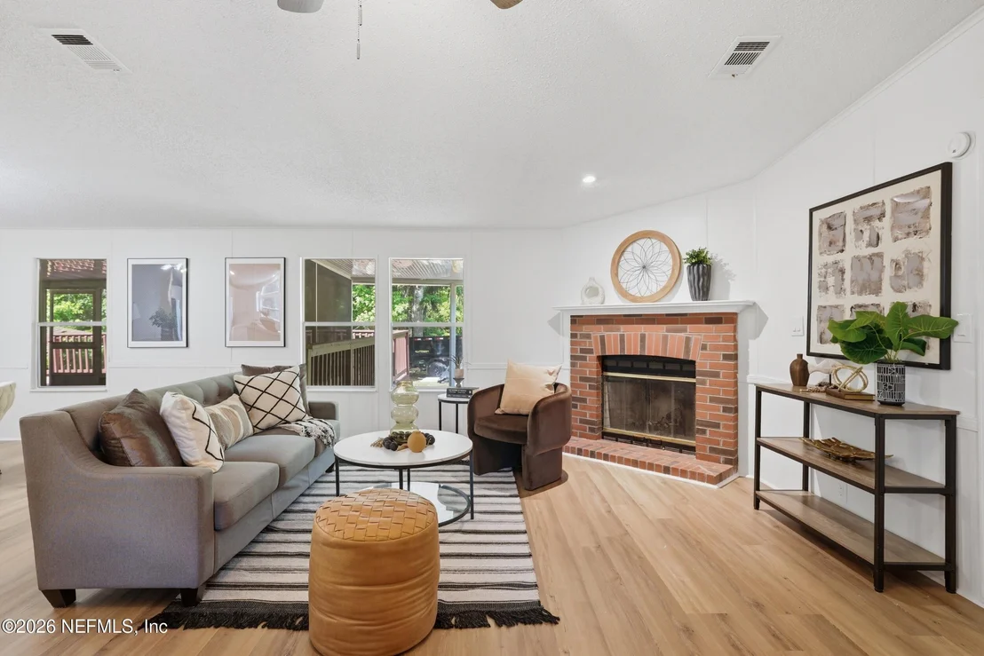Photo of 138 THOMAS Avenue