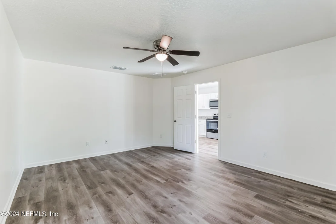 Photo of 908 W 9TH Street