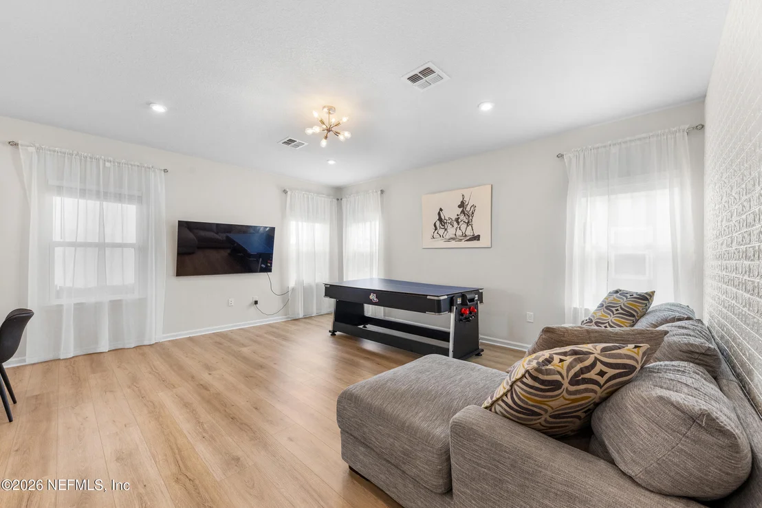 Photo of 307 BUFFALO Court