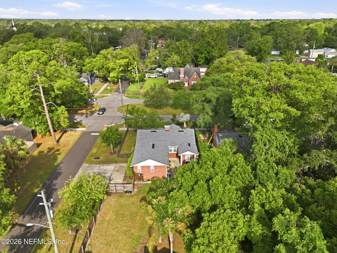 Photo of 2223 BAYVIEW Road