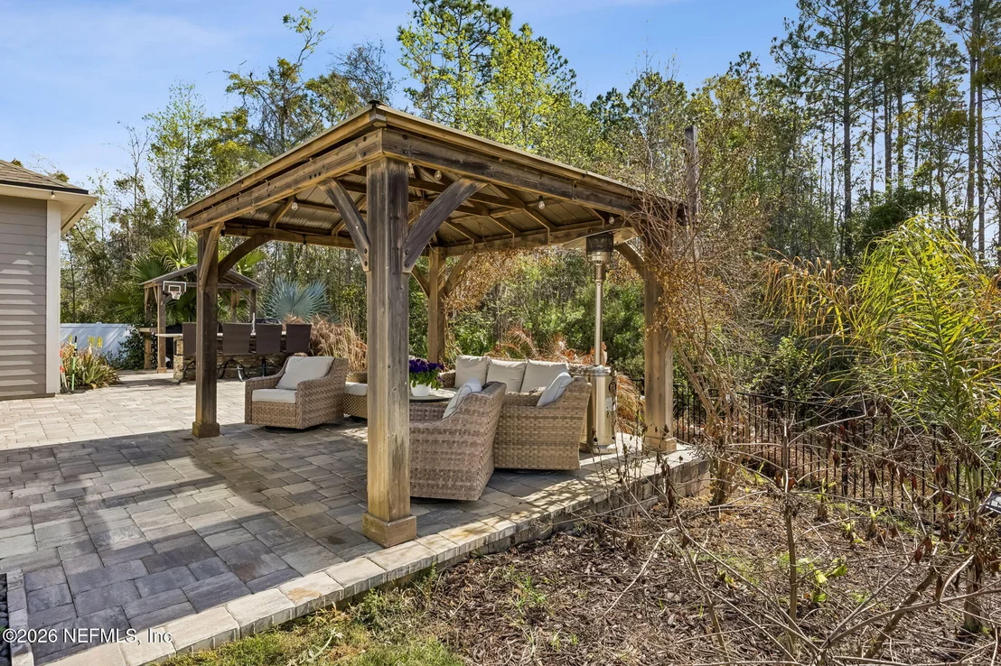 Photo of 225 CLOVERBROOK Road