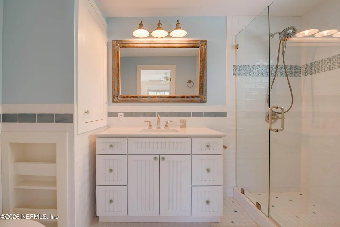 Photo of 1136 W SHORE Drive