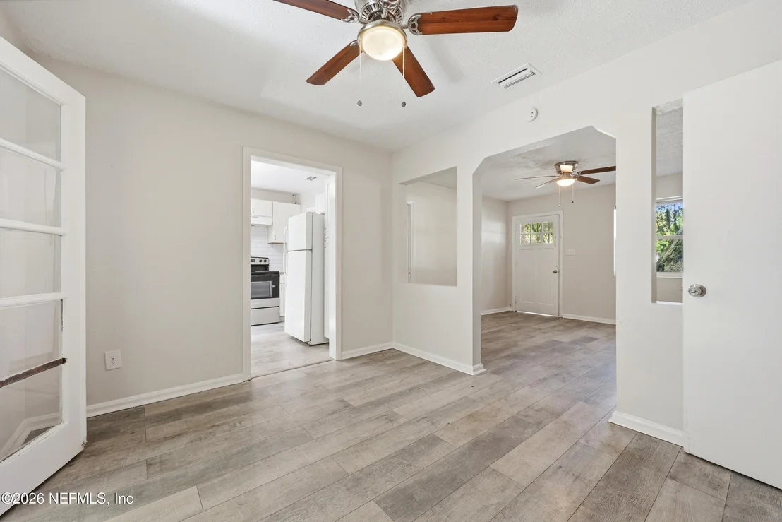 Photo of 2151 MAPLE LEAF Drive E