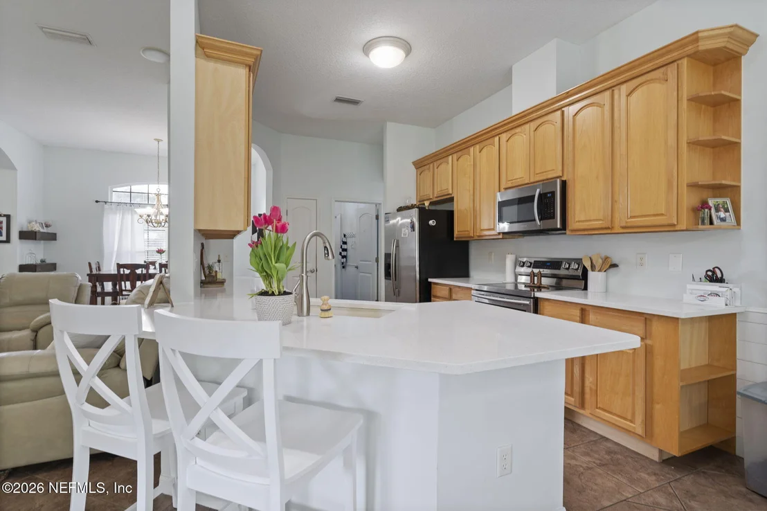 Photo of 3296 KINGS Road S