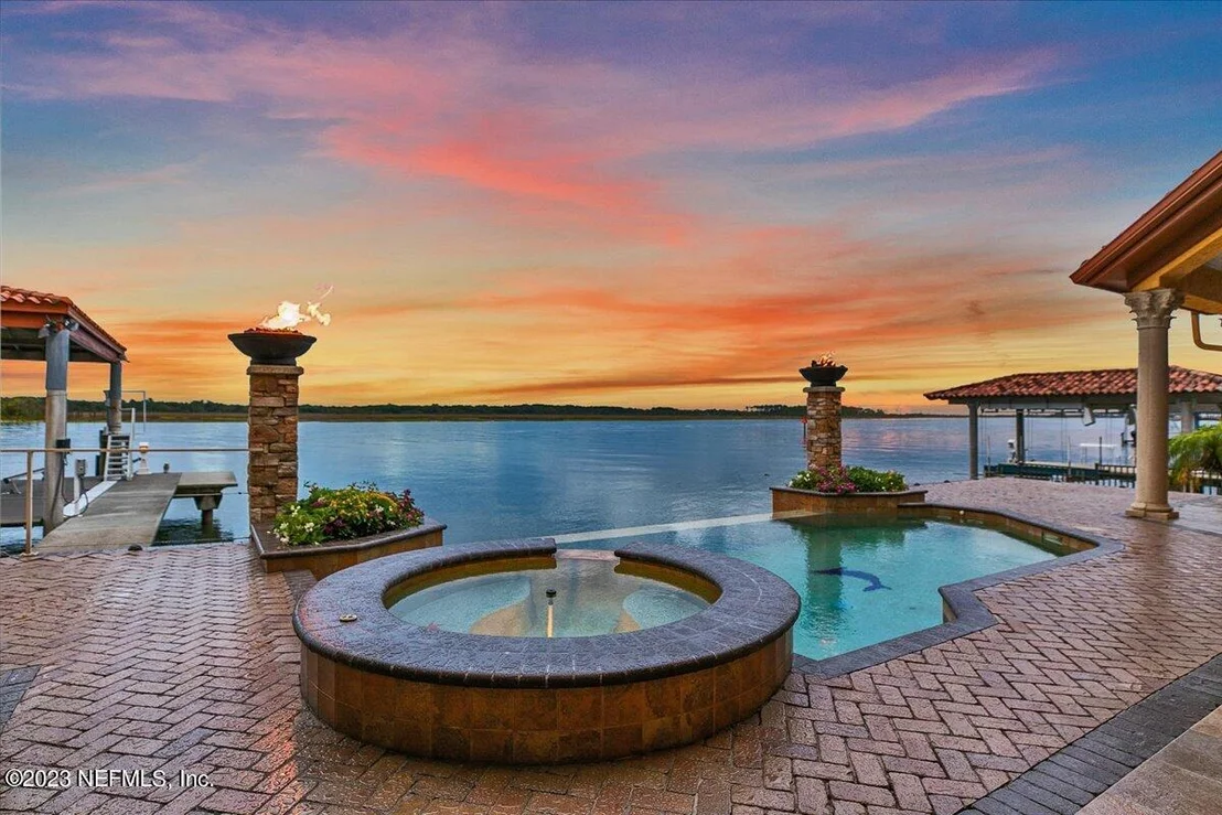 Photo of 1261 DELFINO Drive