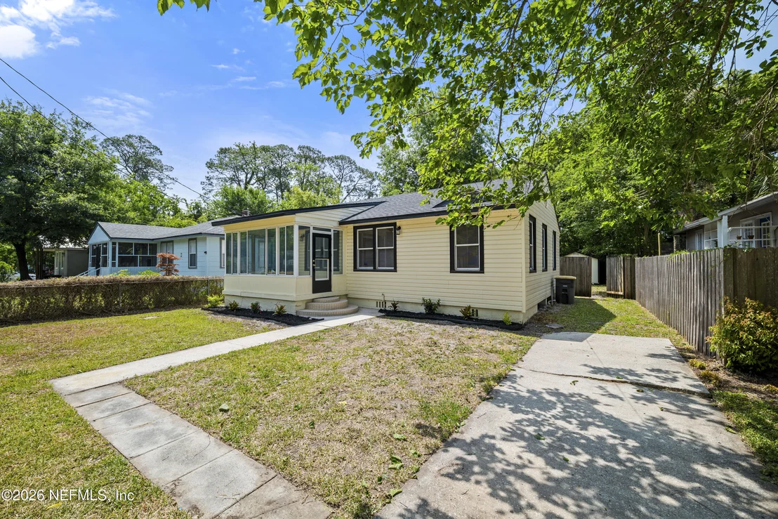 Photo of 4560 CRESCENT Street