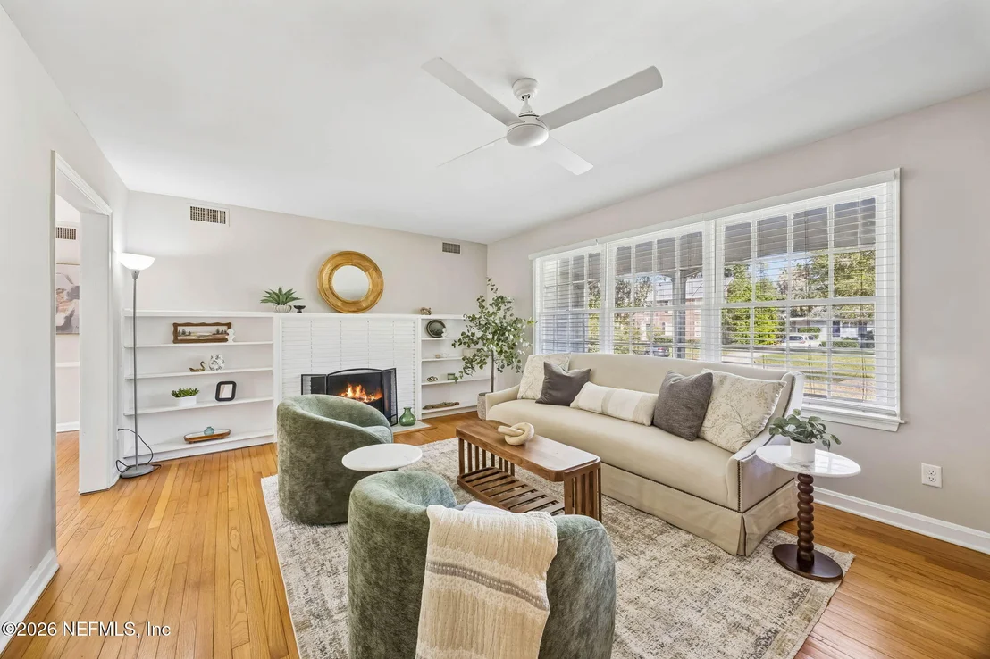 Photo of 4844 ALGONQUIN Avenue
