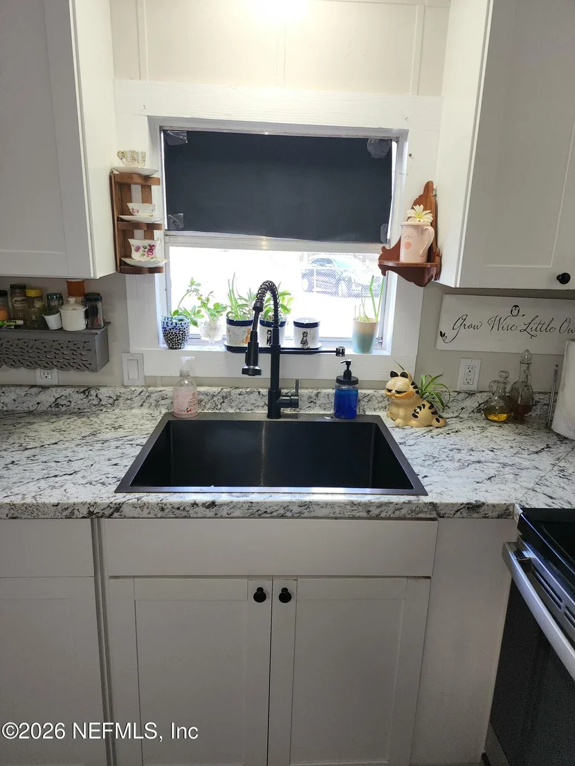 Photo of 231 LAKEVIEW Court