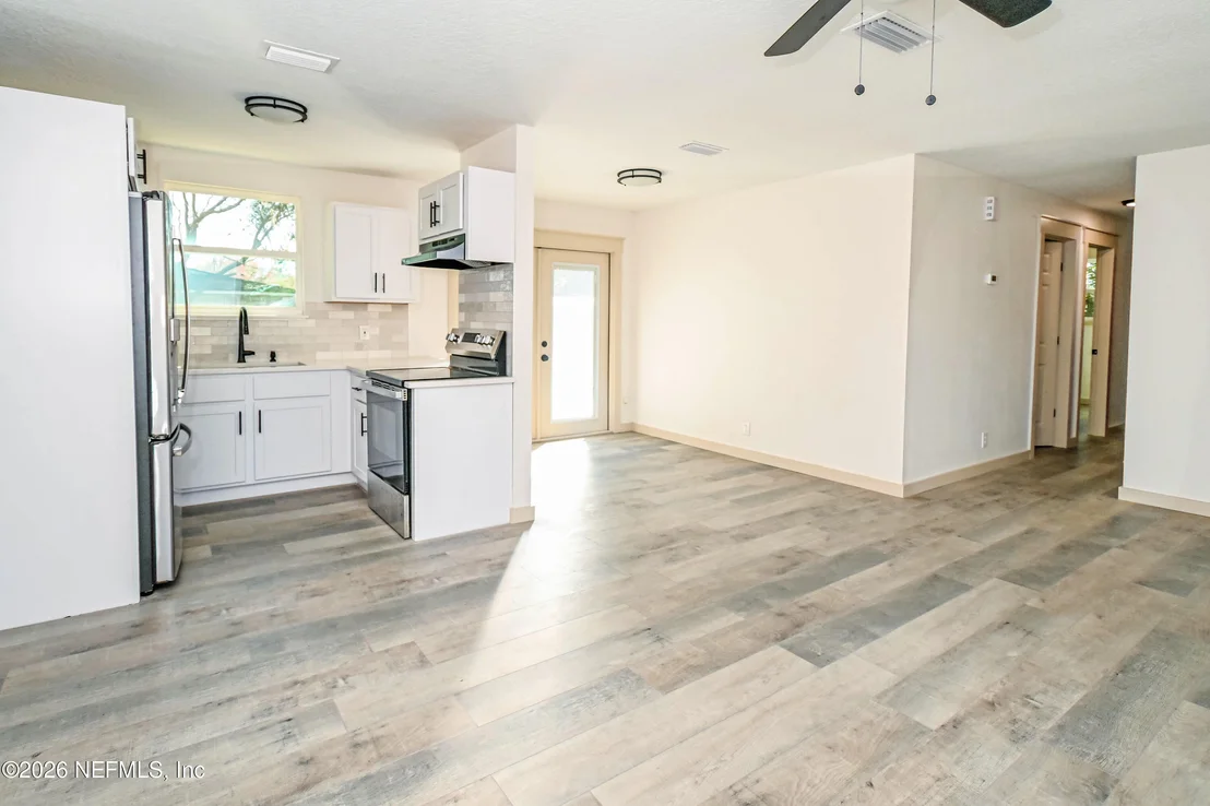 Photo of 406 BARBARA Circle