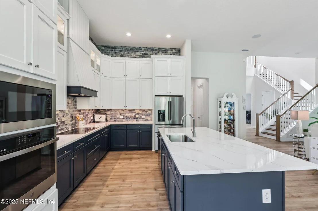 Photo of 716 PALM CREST Drive
