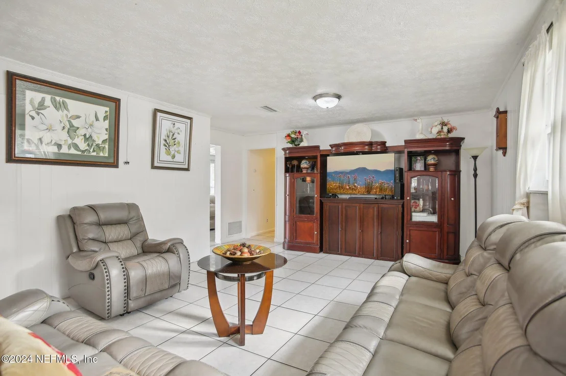Photo of 5816 MONCRIEF Road