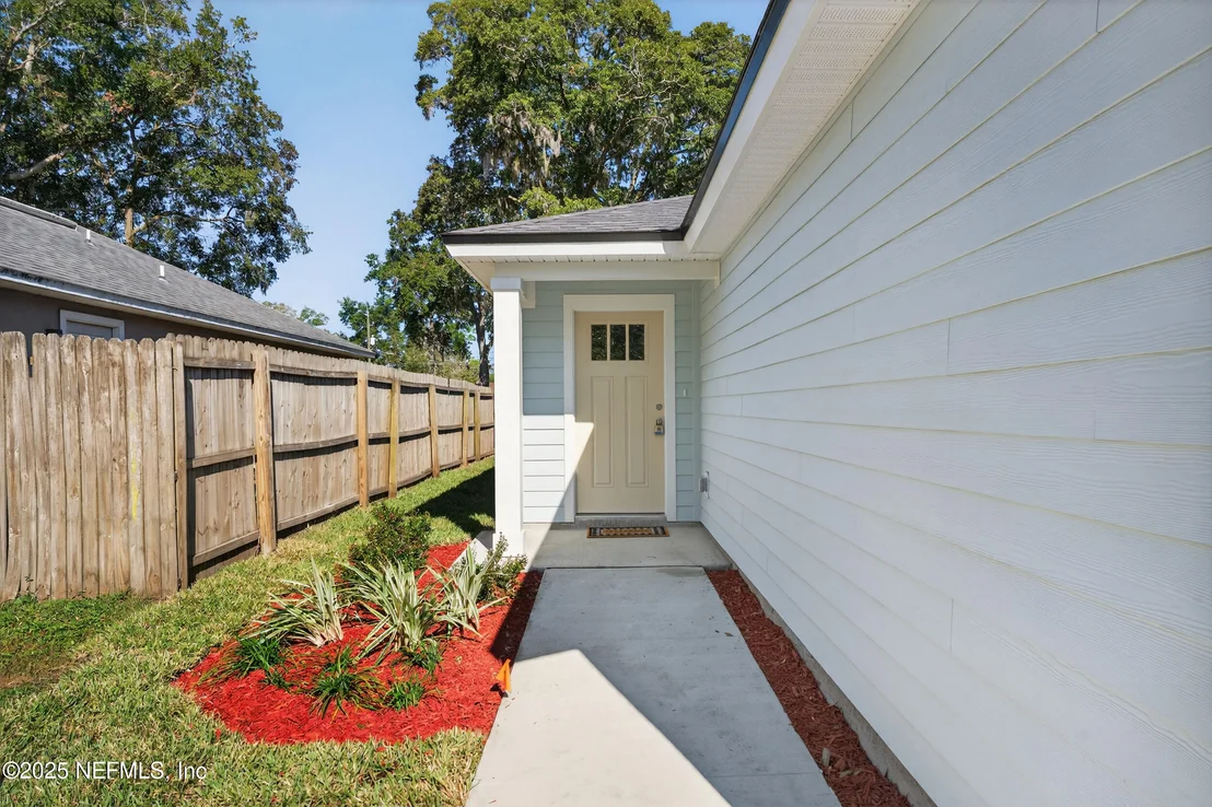 Photo of 8513 DANDY Avenue