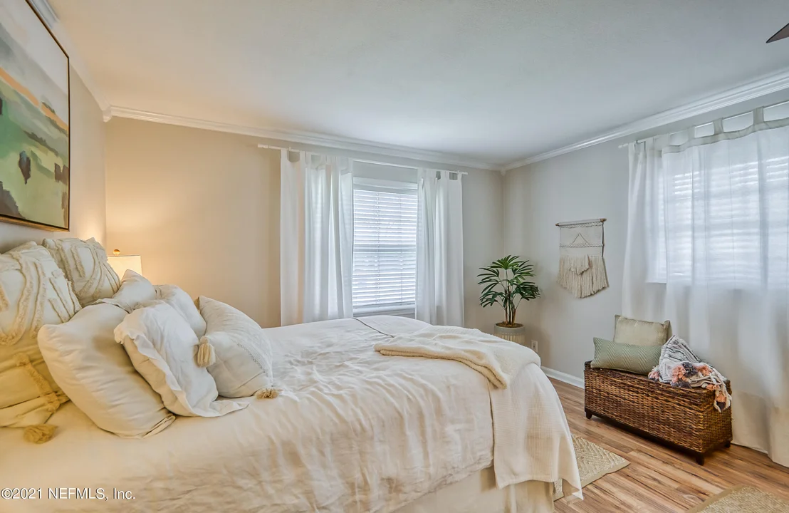Photo of 412 WHITING Lane