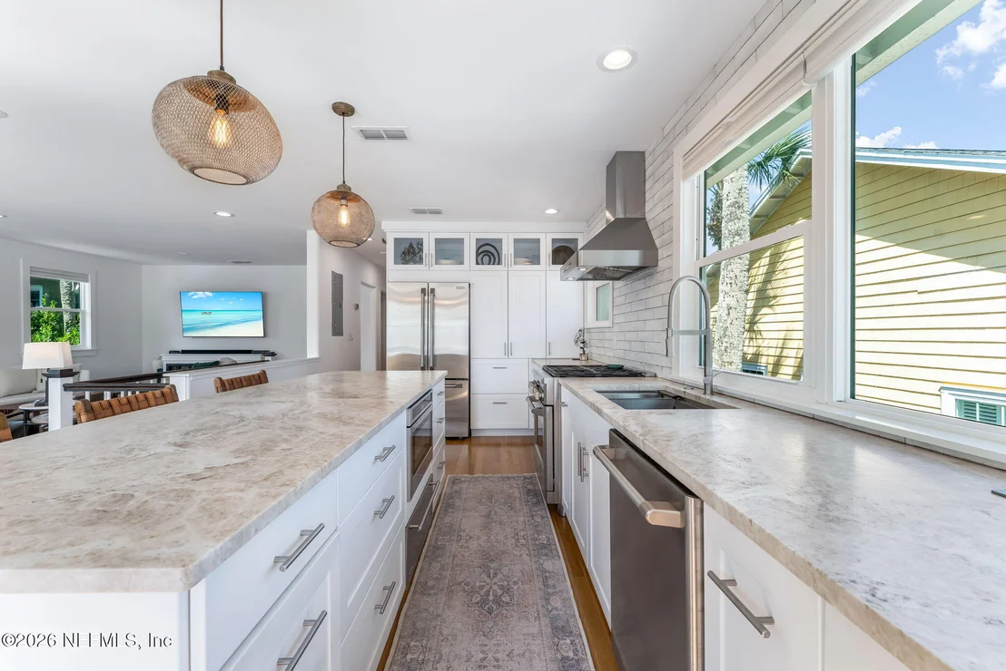 Photo of 1242 BEACH Avenue