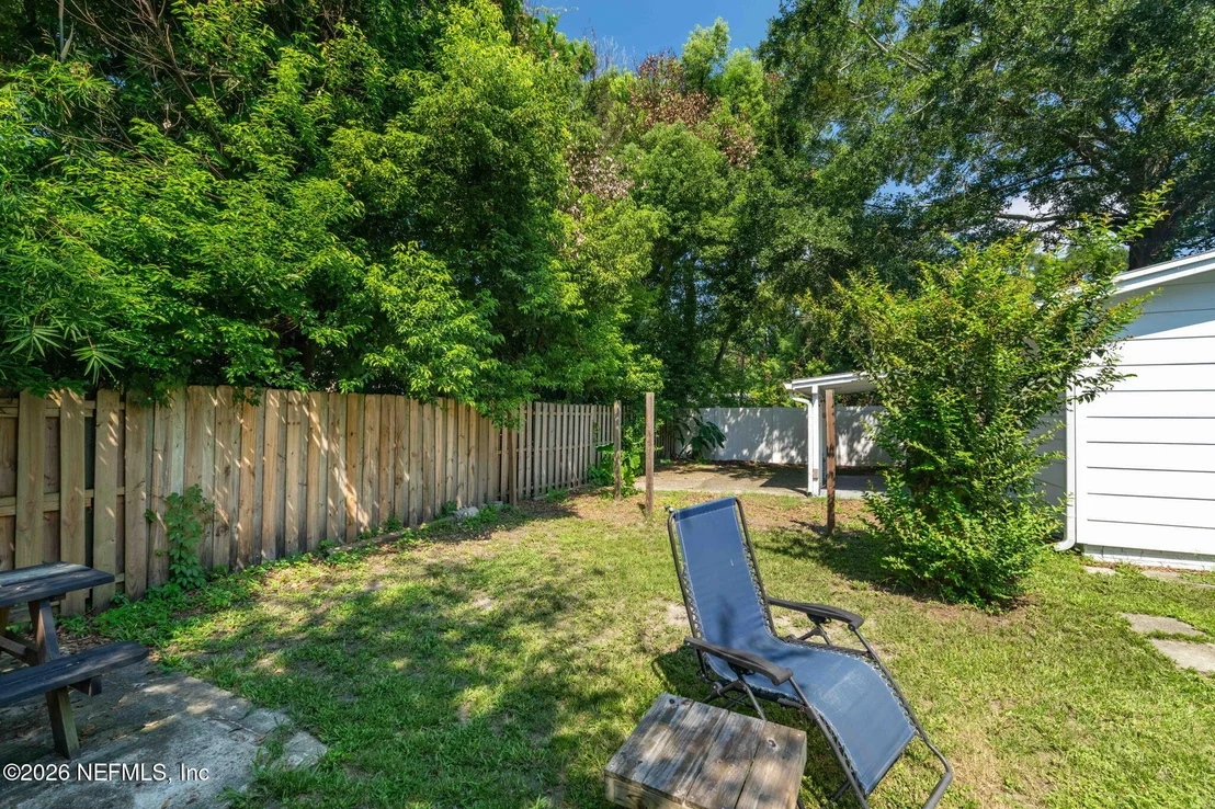 Photo of 1532 CHARON Road