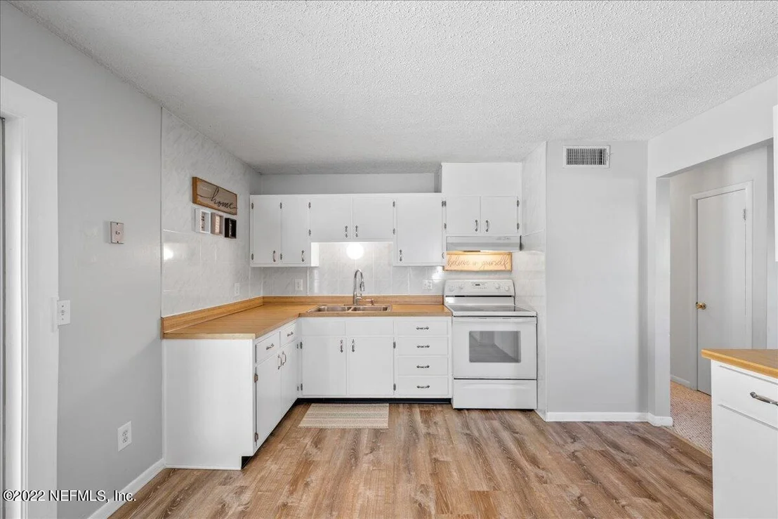 Photo of 102 JACKSON Circle
