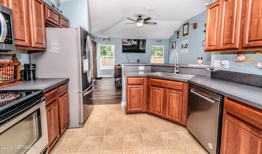 Photo of 431 THOMAS Court