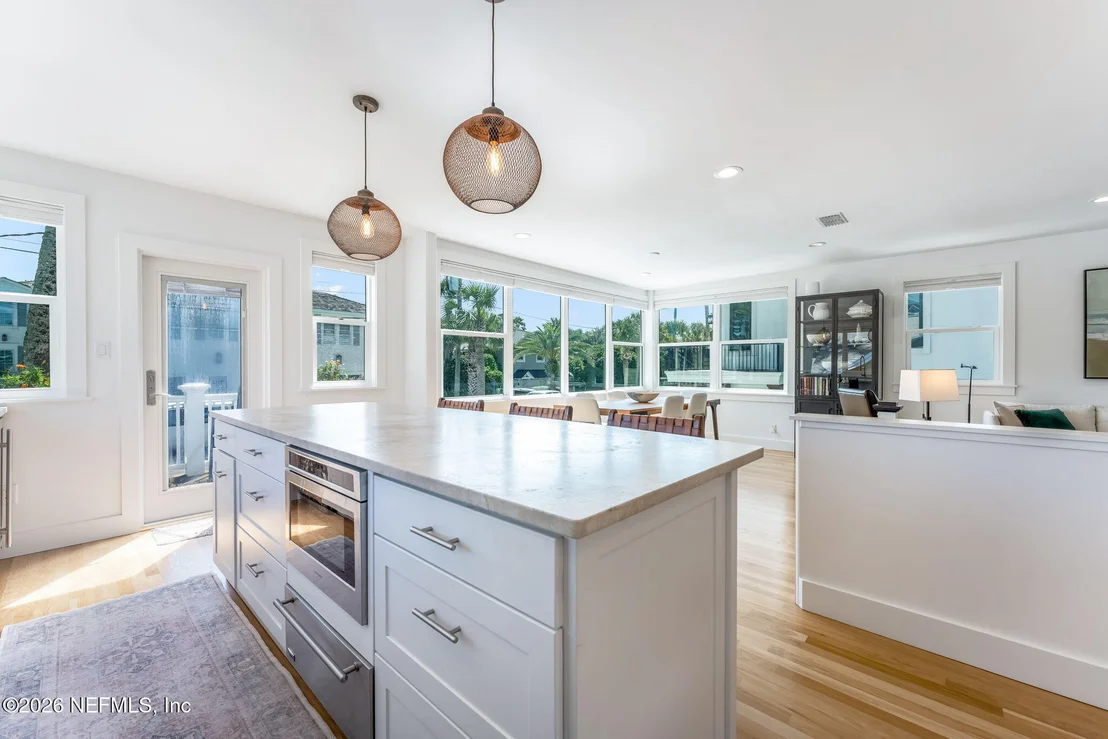Photo of 1242 BEACH Avenue