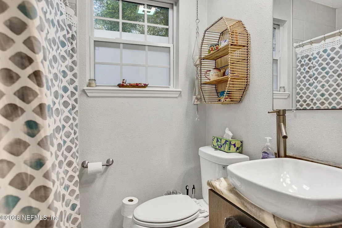 Photo of 1327 MACARTHUR Street