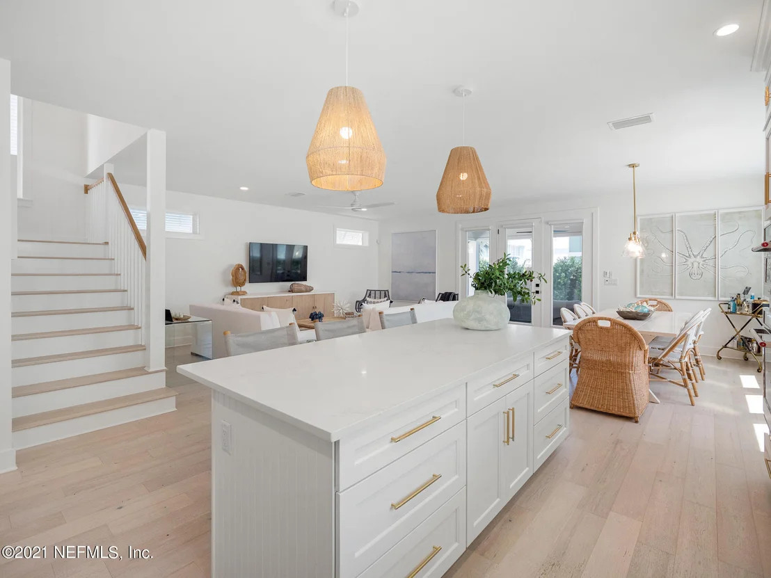 Photo of 203 LORA Street