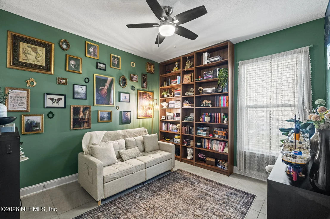 Photo of 18 TARBERT Lane