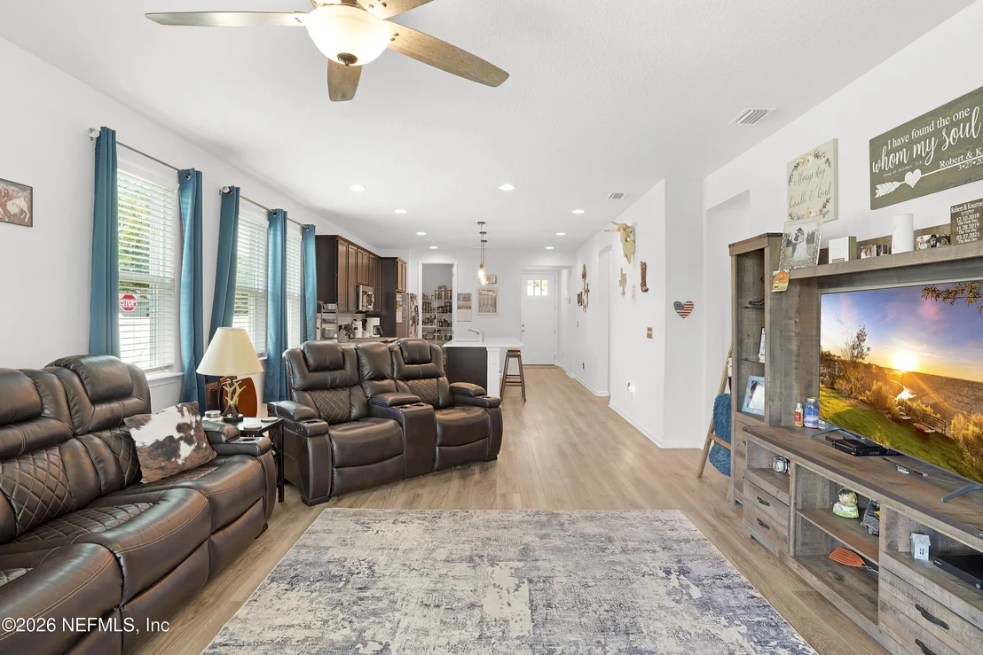 Photo of 1095 PERSIMMON Drive