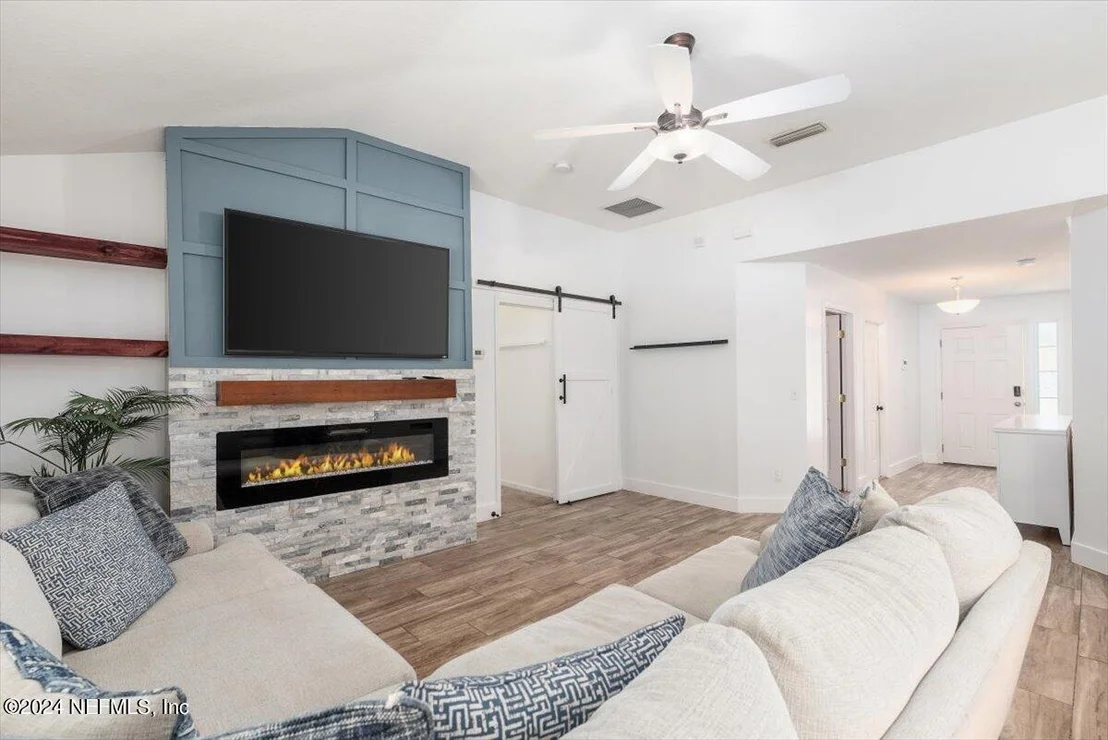 Photo of 952 BECKINGHAM Drive